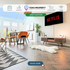 Luxury 5 Bedroom 3 Bathroom House - Smart TVs with Sky and Netflix, Super Fast WiFi, Free Parking by Yoko Property